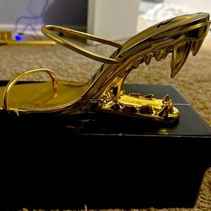 Gold Cape Robbin open teeth heels